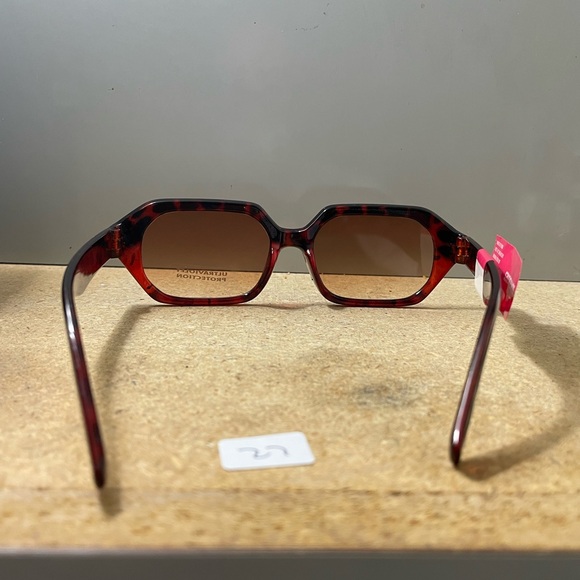 Tortoise square frame sunglasses - Picture 4 of 4